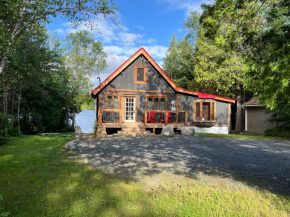 Rustic Cottage by the Lake